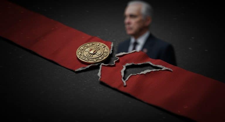 Nicolas Sarkozy Perd Sa Légion d’Honneur : Un Tournant Historique