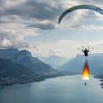 Tragédie au Lac d’Annecy : Parapentiste Décède en Chute