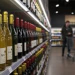 Vin Rouge et Rosé en Déclin : Le Blanc Résiste en Grande Surface