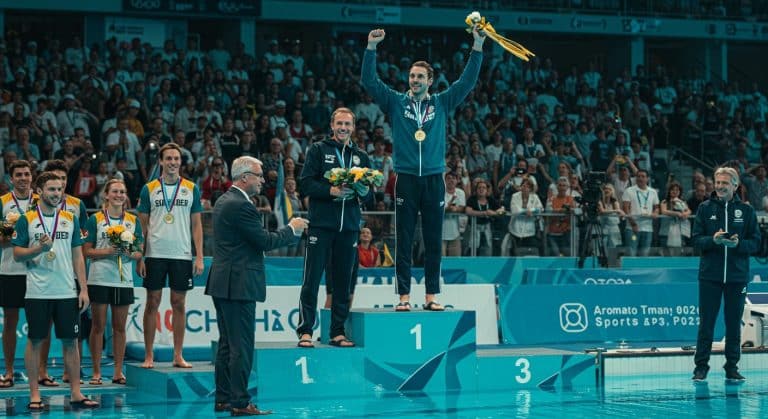 Léon Marchand et Tony Parker : Une Remise de Médaille Épique