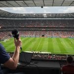Commentateurs de Foot : Les Voix qui Font Vibrer les Fans
