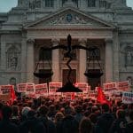 Motion de Censure : Bayrou Face à une Crise Majeure