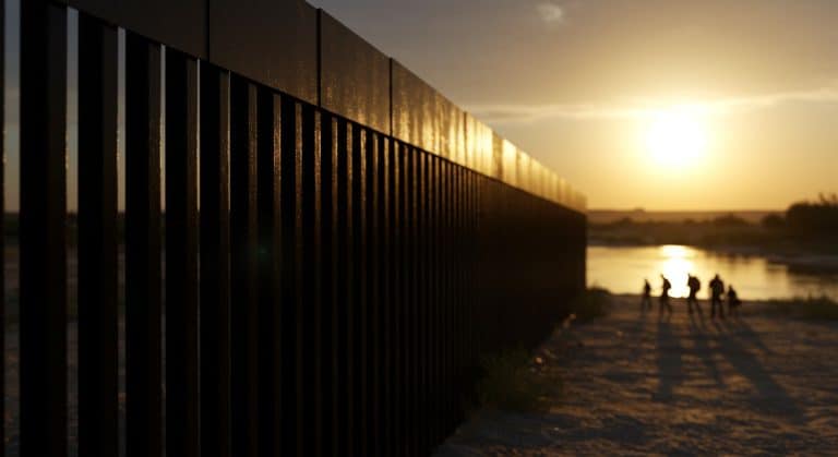 Mur Frontalier États-Unis-Mexique : Une Nouvelle Stratégie Noire