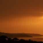 Pourquoi le Ciel de l’Ouest de la France Vire-t-il au Gris-Orange ?