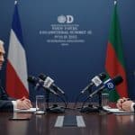 Poutine et Trump en Sommet : Grimaces et Diplomatie