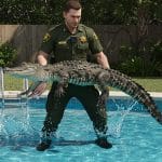 Un Adjoint au Shérif Capture un Alligator à Mains Nues