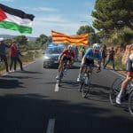 Vuelta 2025 : Manifestation Pro-Palestinienne Perturbe la Course