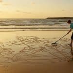 Ilhan, 13 Ans, Révolutionne le Beach Art en Charente-Maritime
