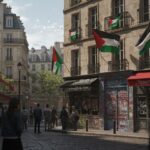 Tensions à Paris : Drapeaux et Tags Urbains