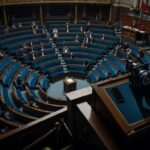 Bancs Vides à l’Assemblée : La Polémique qui Secoue le Palais Bourbon