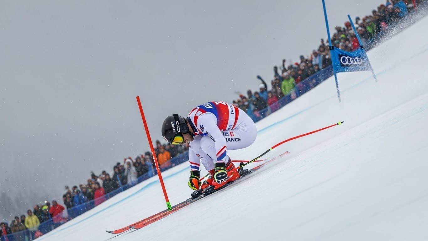 Déception pour Clément Noël à Val d'Isère : première manche ratée, élimination en seconde malgré une belle réaction. Analyse d'une journée compliquée pour le champion olympique à deux mois des JO.