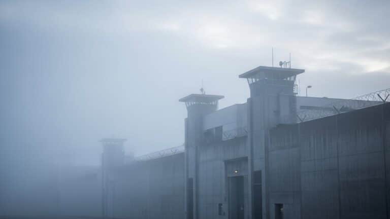 Dans la Prison des Narcos : La Forteresse de Condé-sur-Sarthe