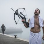 Homme Torse Nu à l’Arbalète Crie Allahou Akbar à La Rochelle