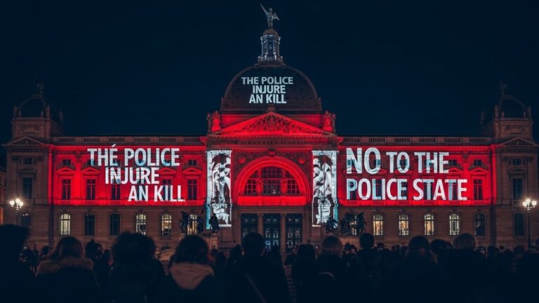 Messages Anti-Police à la Fête des Lumières : Lyon Secouée