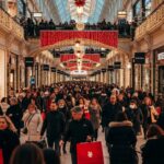 Rush Achats Noël dans un Grand Centre Commercial