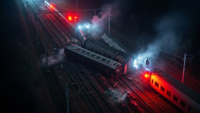 Accident de Train en Espagne : 39 Morts, une Nuit d&rsquo;Horreur