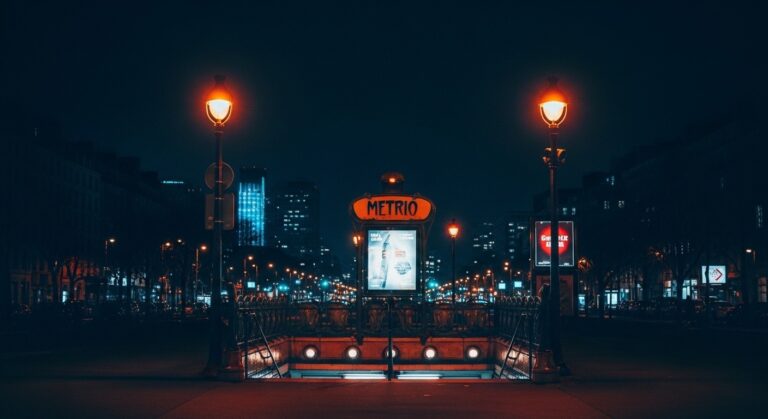 Adolescent Poignardé à Paris : Vol Violent de Baskets et Veste