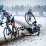 Chute de Van Aert face à Van der Poel en Cyclo-cross Neige