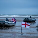 Dix Militants Britanniques Interdits en France pour Actions Anti-Migrants