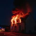 Drame Familial au Morbihan : Deux Frères Meurent dans un Incendie