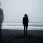 La Face Cachée des Féminicides : Les Suicides Forcés