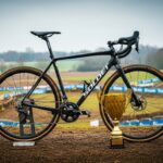 Mathieu van der Poel : Victoire et Record Malgré Deux Crevaisons