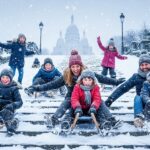 Neige à Montmartre : Luge et Joie sur les Pentes Enneigées