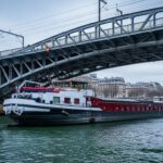Paris : Péniche en Panne Moteur sous le Pont Rouelle