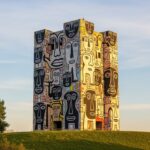 Tour aux Figures de Dubuffet : Saga d’un Totem Controversé