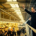 Trump à l&rsquo;Usine Ford : Quand un Geste Cru Fait le Buzz