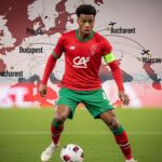 Balthazar Pierret : Le Polyglotte du Red Star qui Révolutionne la Ligue 2