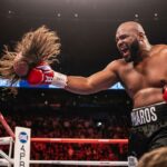 Boxeur Perd Perruque en Combat au Madison Square Garden