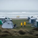 Camping en Bretagne l&rsquo;Hiver : Vacanciers Sous la Pluie