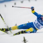 Chute Spectaculaire d&rsquo;Ebba Andersson : Course sur un Seul Ski aux JO 2026
