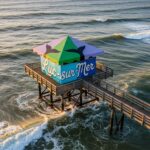 Fresque Cachée à Luc-sur-Mer : Visible Seulement du Ciel