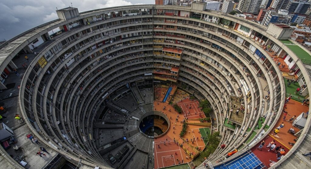 L&rsquo;Hélicoïde de Caracas : Prison de la Peur à Fermer