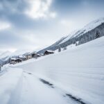 Savoie Avalanche : Hameau Isolé par Mur de Neige Géant