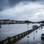 Tempête Pedro : Crues Inquiétantes dans l&rsquo;Ouest, Vigilance Rouge Prolongée