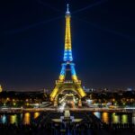 Tour Eiffel aux Couleurs Ukraine : Symbole Fort du 4e Anniversaire
