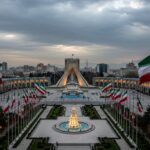 Iran : Funérailles de Khamenei Reportées Face à une Affluence Massive