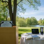 Stephen Hawking et les Dossiers Epstein : La Vérité sur une Photo Controversée