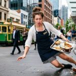 Agression d&rsquo;Anaïs en Australie : Quand une Serveuse Française Devient Virale
