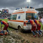 Ambulance Enlisée au Foot : Joueurs Poussent pour Sauver un Blessé en Roumanie