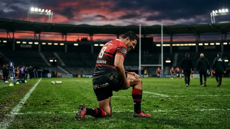 Antoine Dupont Blessé : Incertitude au Stade Toulousain Avant les Phases Finales