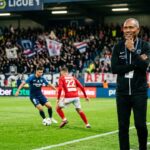 Antoine Kombouaré Ironise sur le PSG Avant le Duel Paris FC – Brest