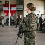 Autriche : Soldats Hommes Autorises a Porter Cheveux Longs et Chignons