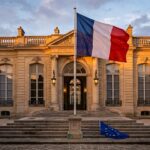 Bardella et le Drapeau Européen : Un Geste Symbolique pour l&rsquo;Élysée ?
