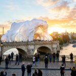 Caverne du Pont Neuf à Paris : l&rsquo;Installation de JR Qui Divise les Passants