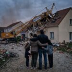 Chute de Grue sur Maison : Famille Épuisée Sans Solution Durable