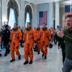Complotiste Affronte Astronautes Artemis II au Capitole